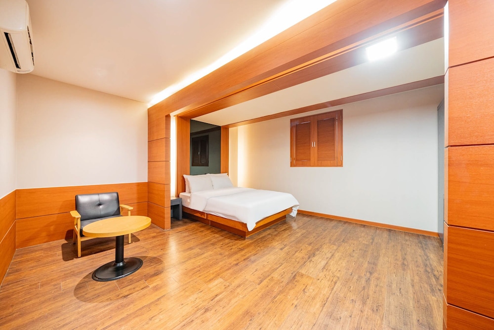 Business Double Room - Photo 3