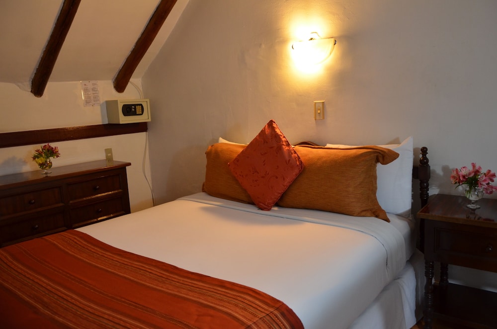 Standard Room, 1 Queen Bed, Private Bathroom photo 2