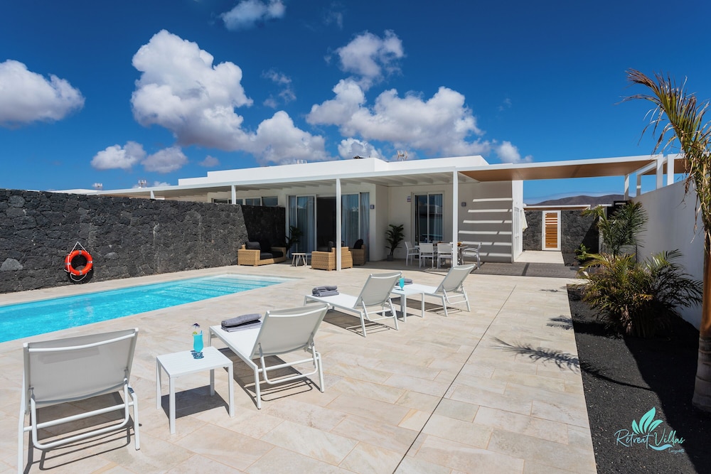 Villa photo 2
