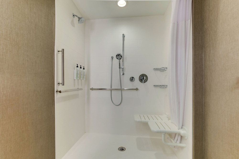 Executive Suite, 1 King Bed - Photo 6