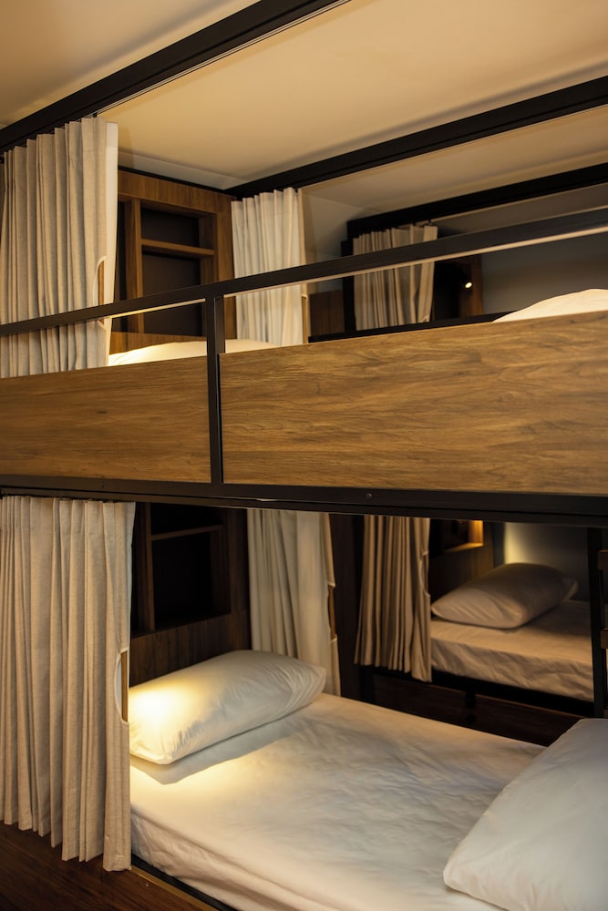 Bed in 8 Bed Dorm Ensuite - Photo 4