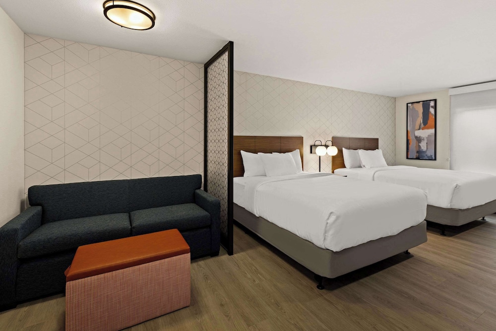 Suite, 2 Queen Beds, Accessible, Non Smoking