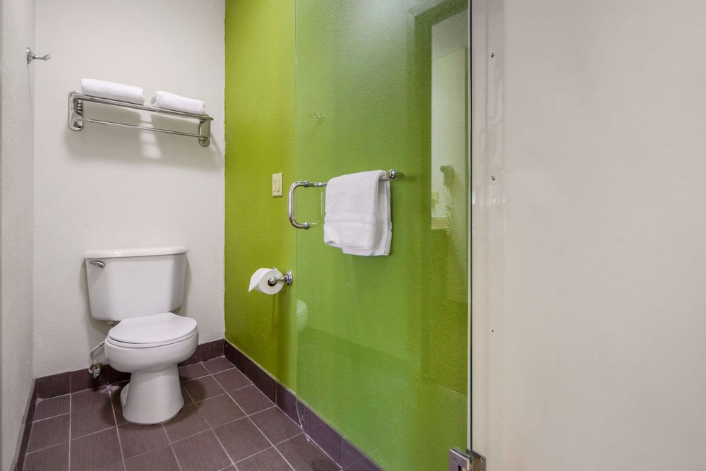 Standard Room, 2 Queen Beds, Non Smoking, Refrigerator & Microwave - Photo 8