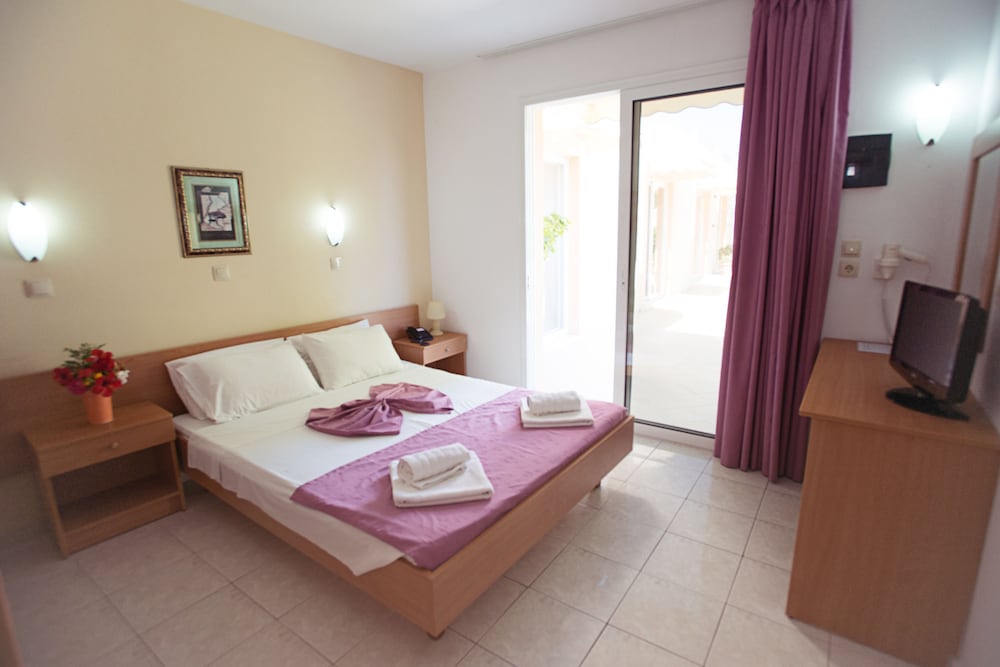 Standard Double or Twin Room, 1 Bedroom, Garden View photo 1