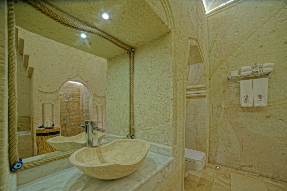 Deluxe Suite - Photo 11
