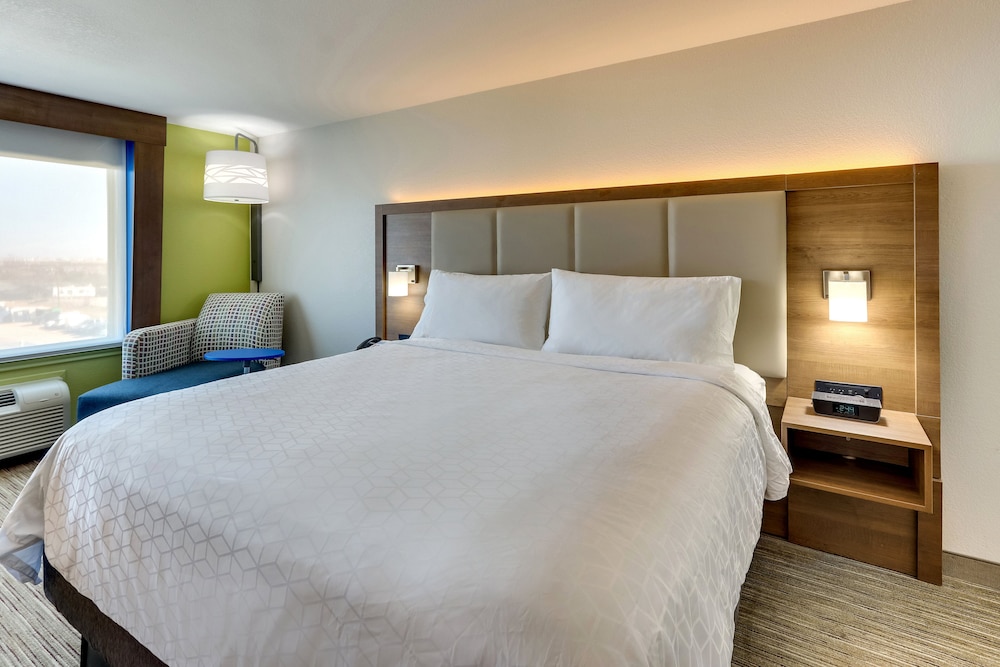 Suite, 1 King Bed with Sofa bed - Photo 2