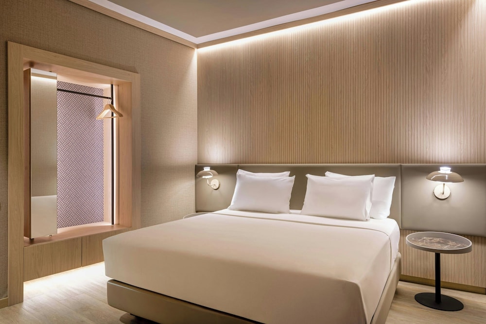 Superior Room, 1 King Bed, Terrace photo 3