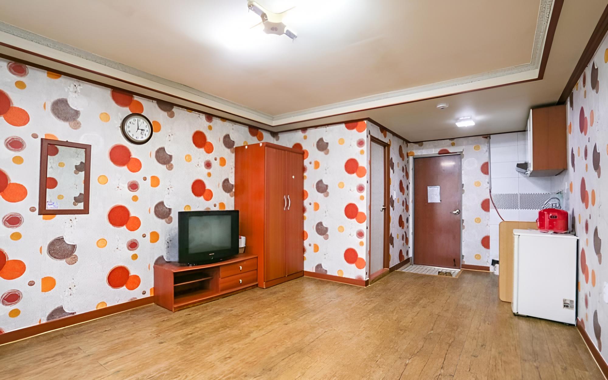 Room (Room 304) - Photo 1