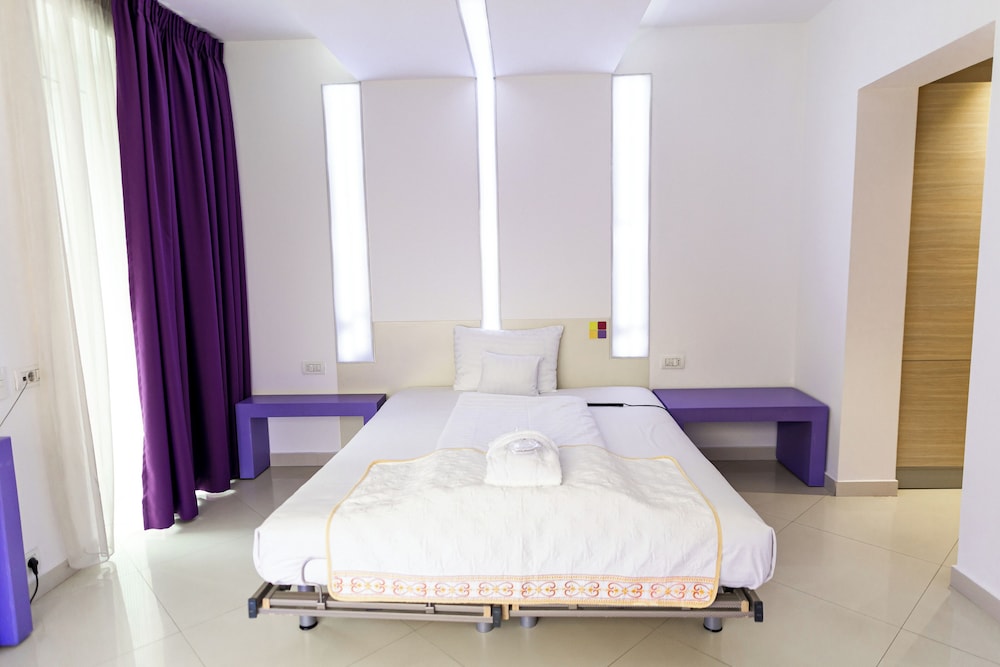 Deluxe Room - Photo 8