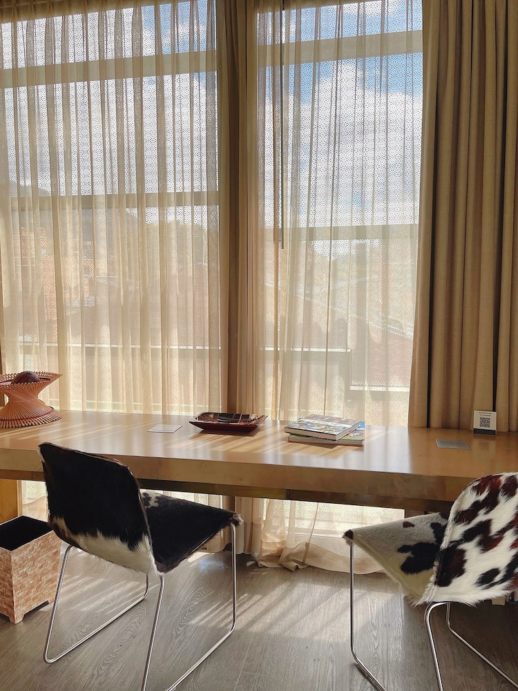 Luxury Suite - Photo 6