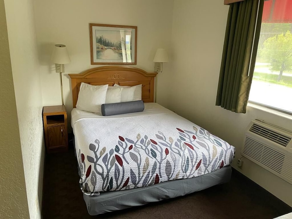 Deluxe Room, 1 Queen Bed, Non Smoking photo 1