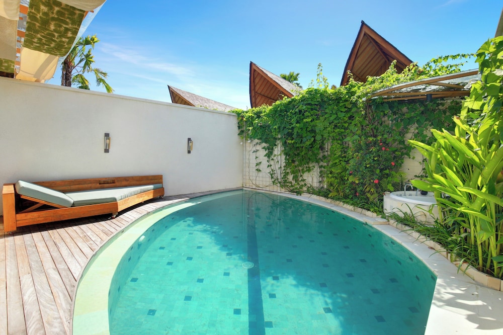 Grand Smart 1 Bedroom Villa with Private Pool & Hot Tub - Photo 10