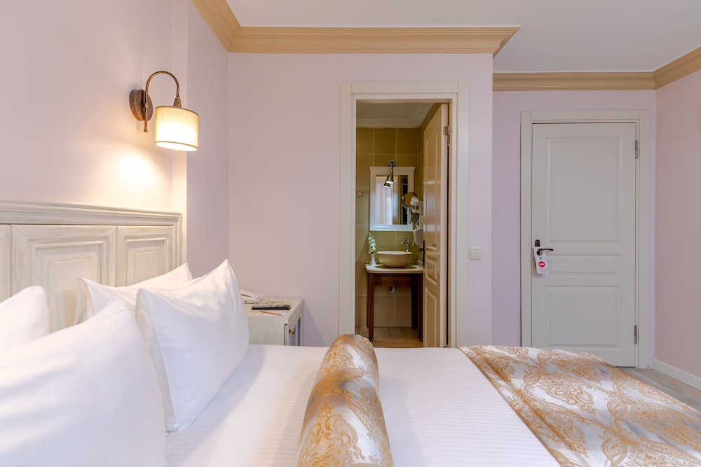 Economy Double Room photo 2