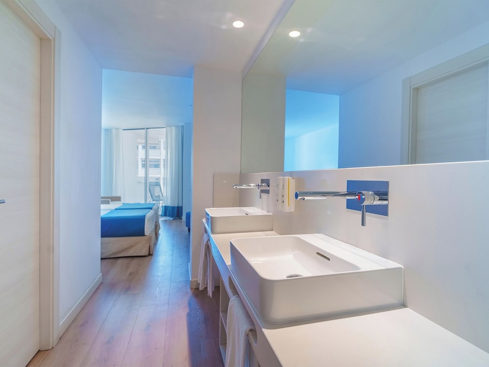 Double Room, Partial Sea View (2 Adults) - Photo 8