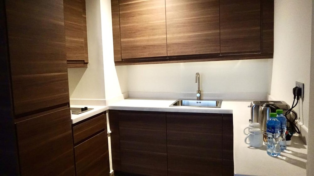 Deluxe Room (King) - Photo 3