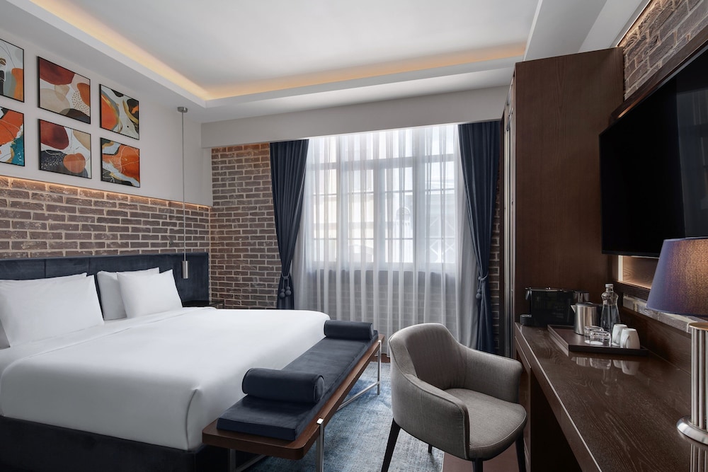 Standard Room, 1 King Bed