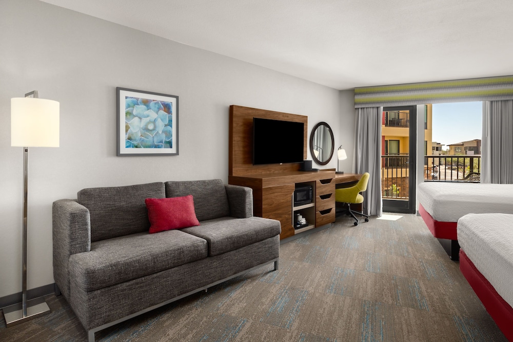 Room, 1 King Bed with Sofa bed, Refrigerator & Microwave (Balcony) - Photo 2