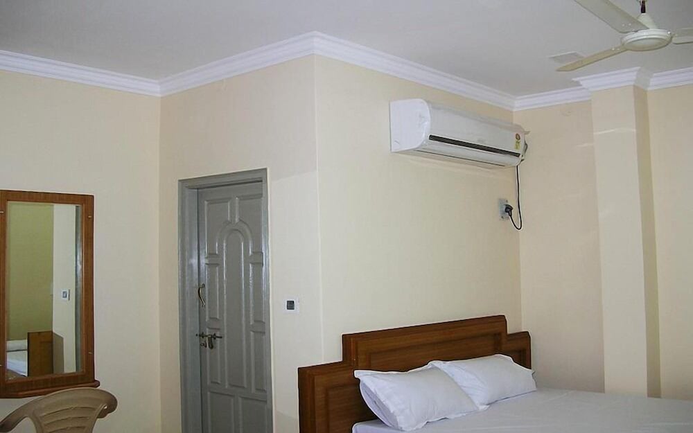 Basic Double Room, 1 Double Bed, City View (Non Ac) photo 2