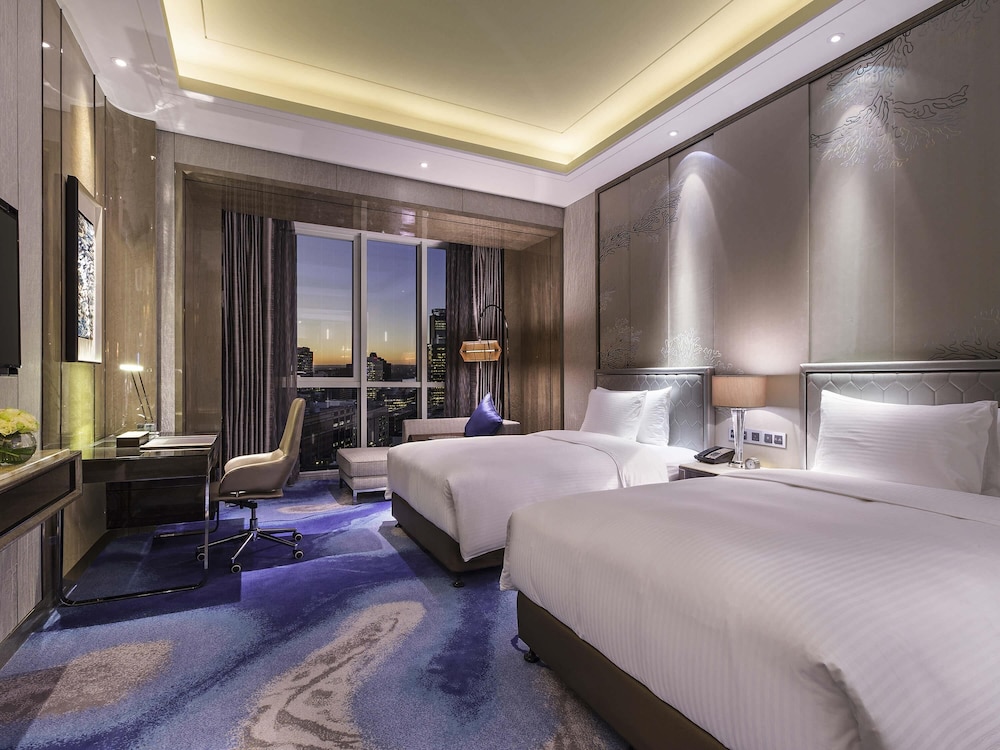 Deluxe Room, 2 Twin Beds, City View