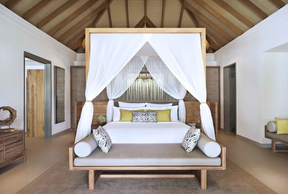 One Bedroom Deluxe Beach Pool Residence