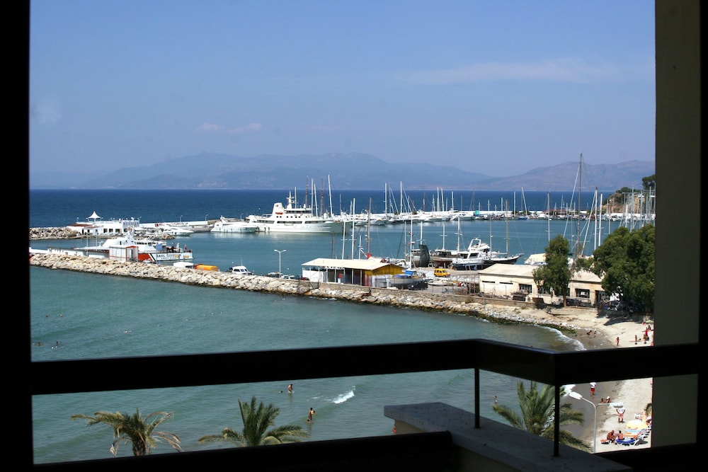 Double or Twin Room, 1 Bedroom, Sea View photo 3