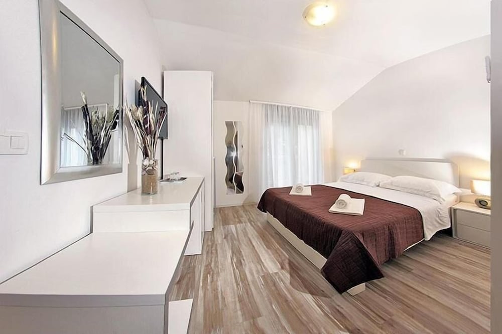 Basic Room, Balcony