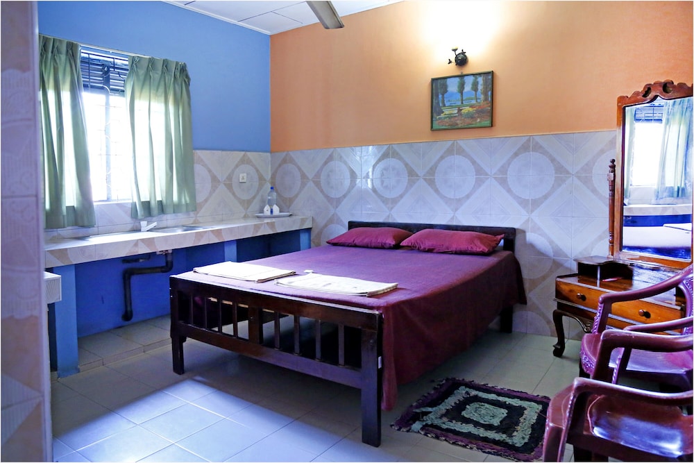 Economy Double Room photo 1