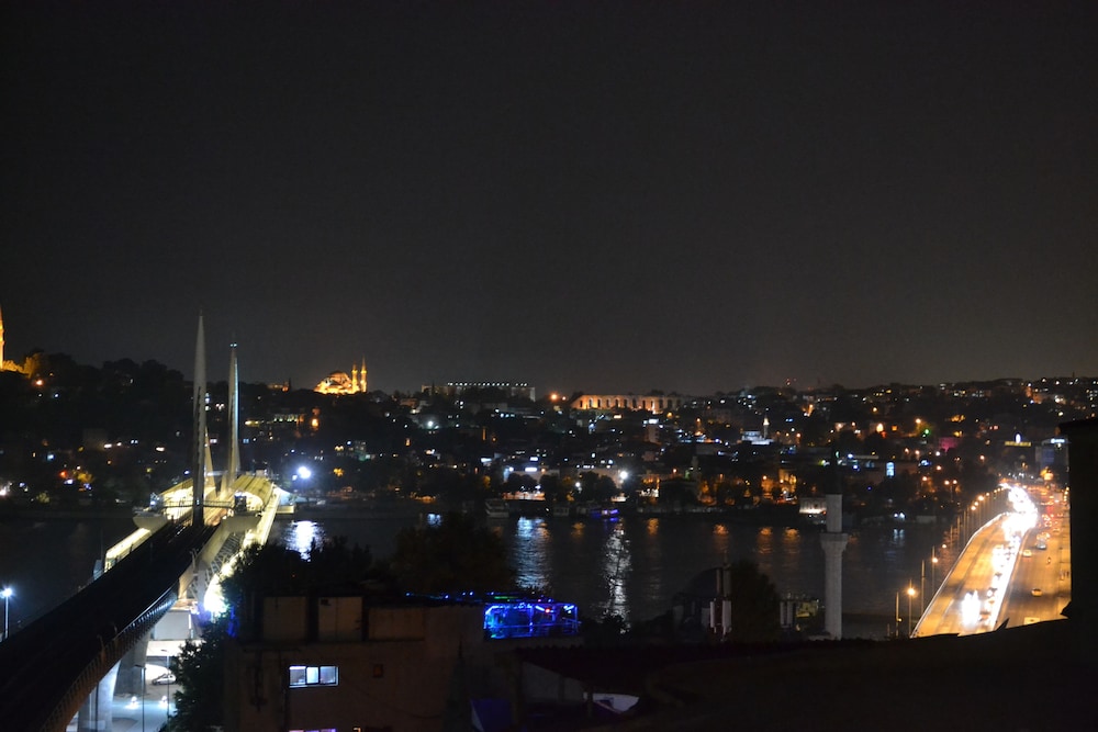 Deluxe Quadruple Room, 1 Bedroom, Non Smoking, City View photo 2