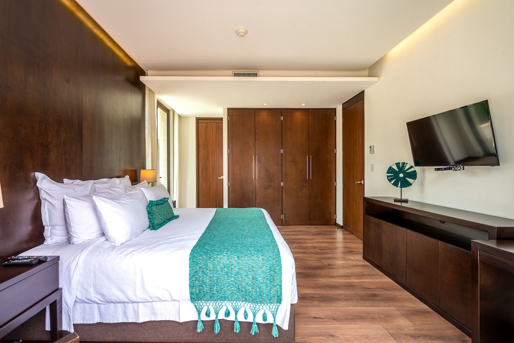 Premium Suite, Kitchen, City View