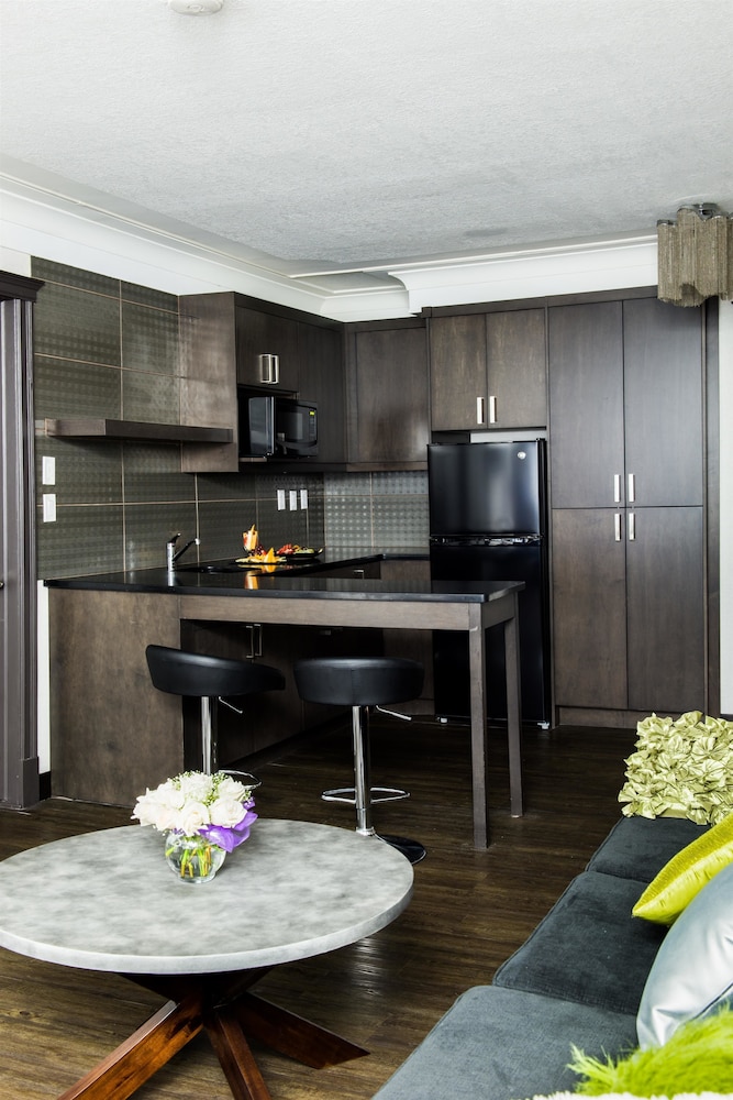 Suite, 1 King Bed, Non Smoking, Jetted Tub (Atrium) - Photo 6