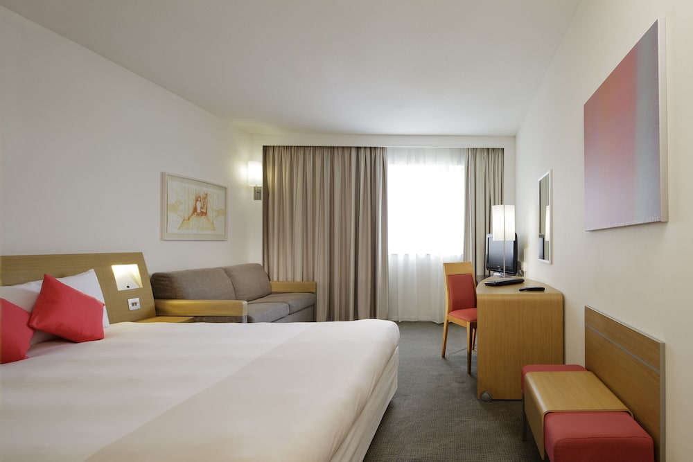 Standard Room, 1 Queen Bed with Sofa bed - Photo 2