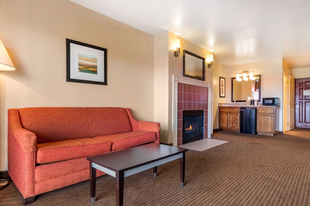Suite, 1 King Bed, Non Smoking, Balcony (with Sofabed) - Photo 3