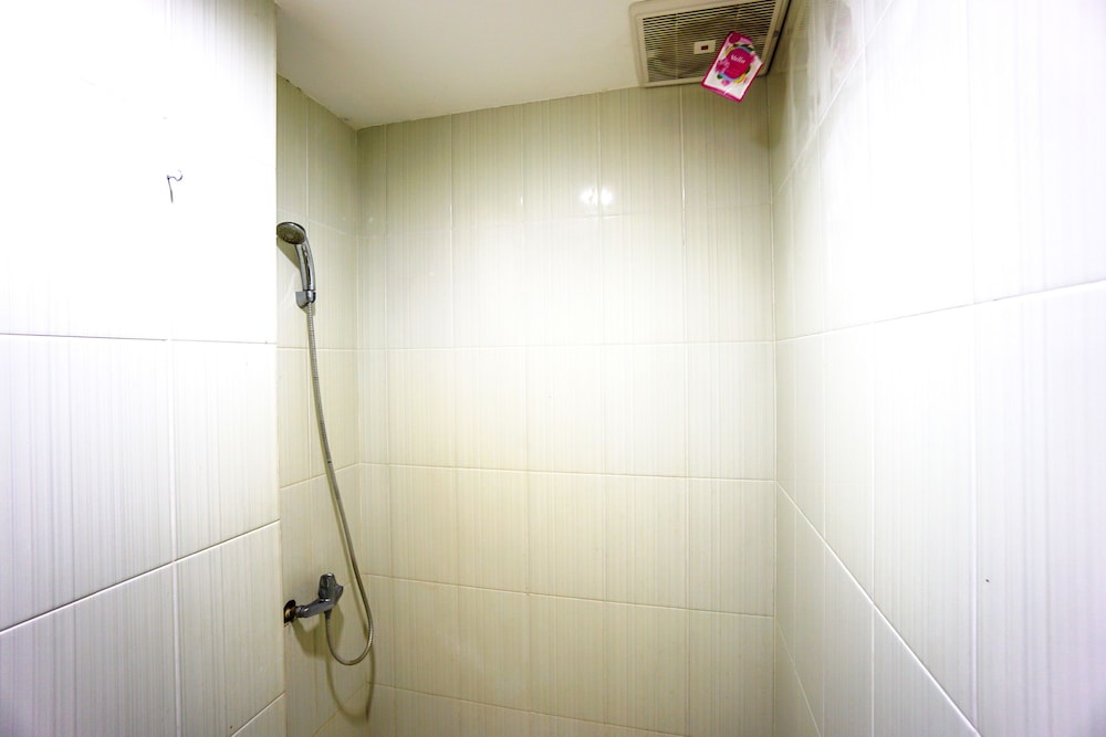 Standard Twin Room - Photo 8