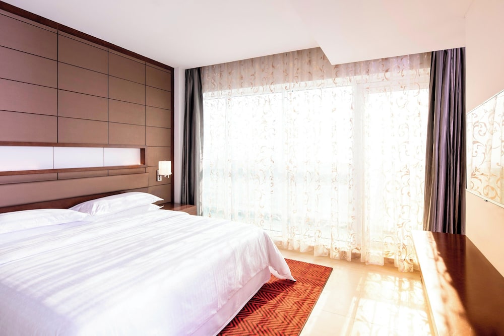 Deluxe Room, 1 King Bed, Corner