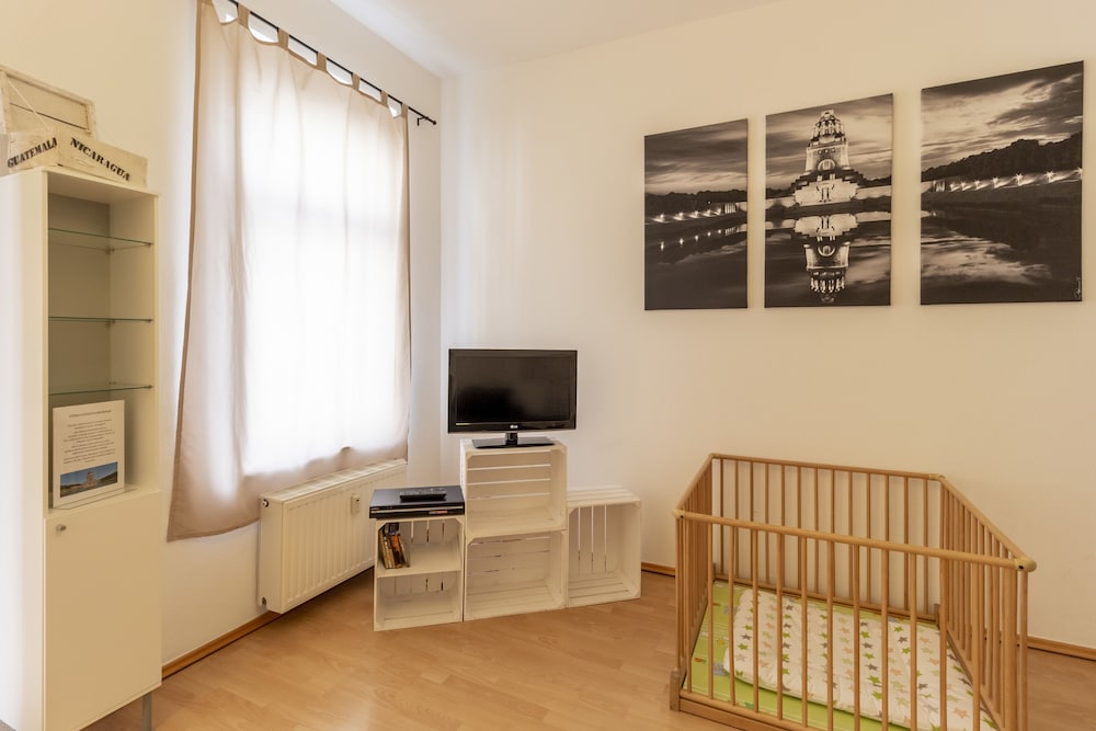 Design Apartment, 3 Bedrooms, Non Smoking, Courtyard View - Photo 4