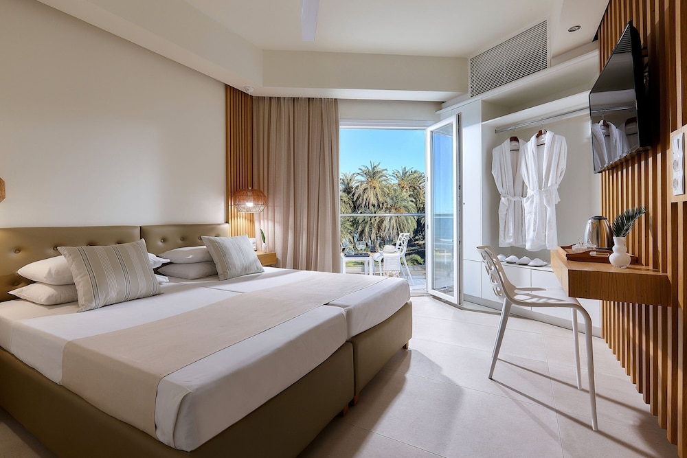 Classic Room, 1 Queen Bed, Balcony (View) photo 1