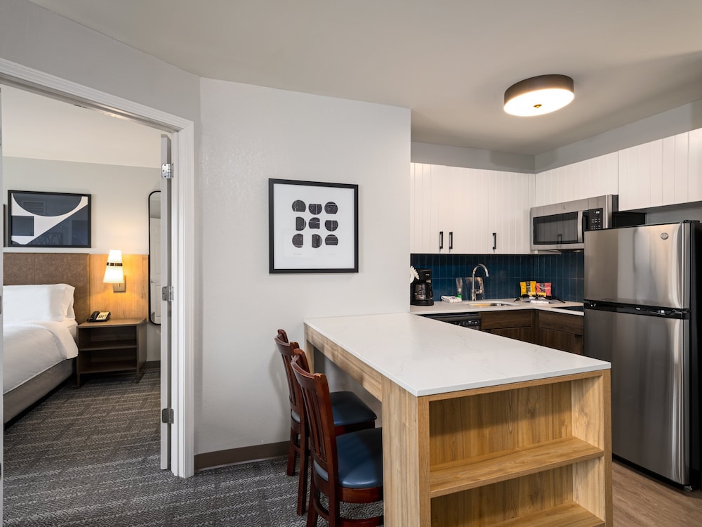 Suite, 1 Bedroom, Roll-in Shower, Kitchen (Mobility Accessible)