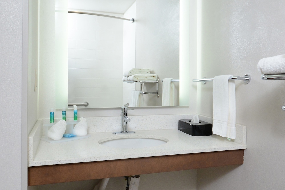 Standard Room, 1 King Bed, Accessible (Communications, Accessible Tub) - Photo 5