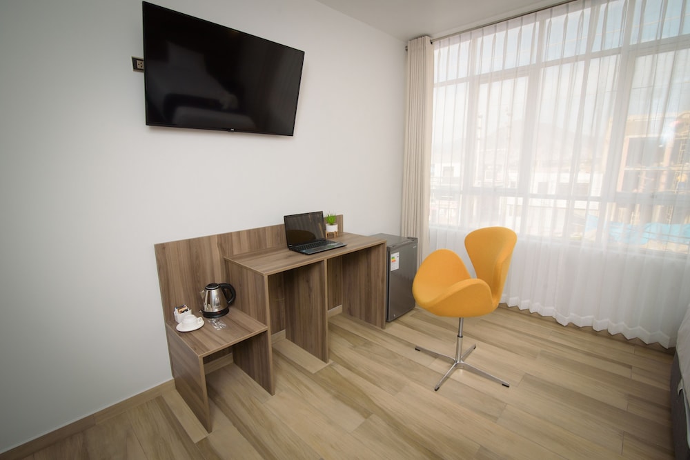 Twin Room, 2 Twin Beds, Ensuite photo 3