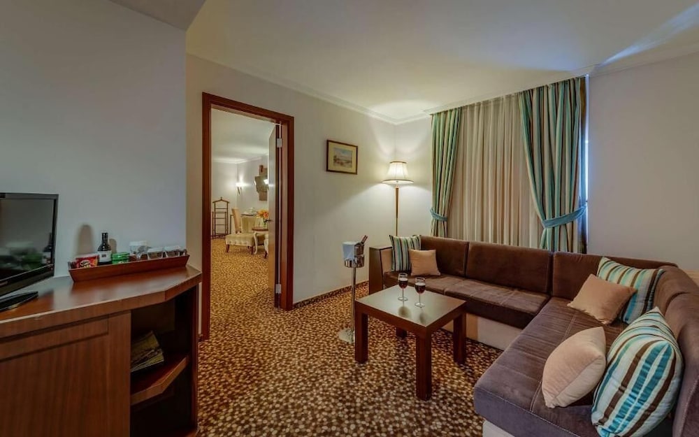 Suite, 1 King Bed, Non Smoking (with Sofabed, View)
