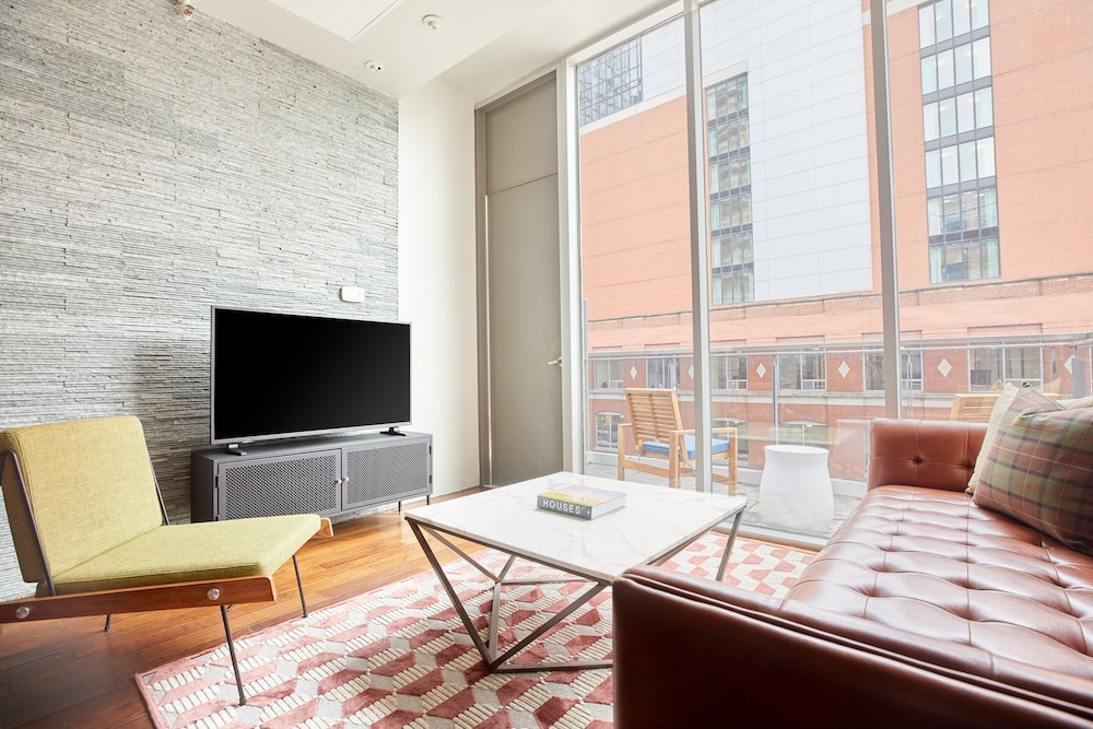 Superior Suite, 1 King Bed, Balcony