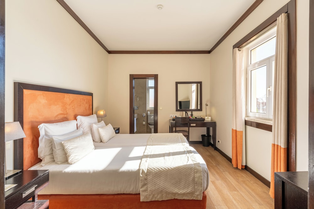 Standard Twin Room - Photo 3