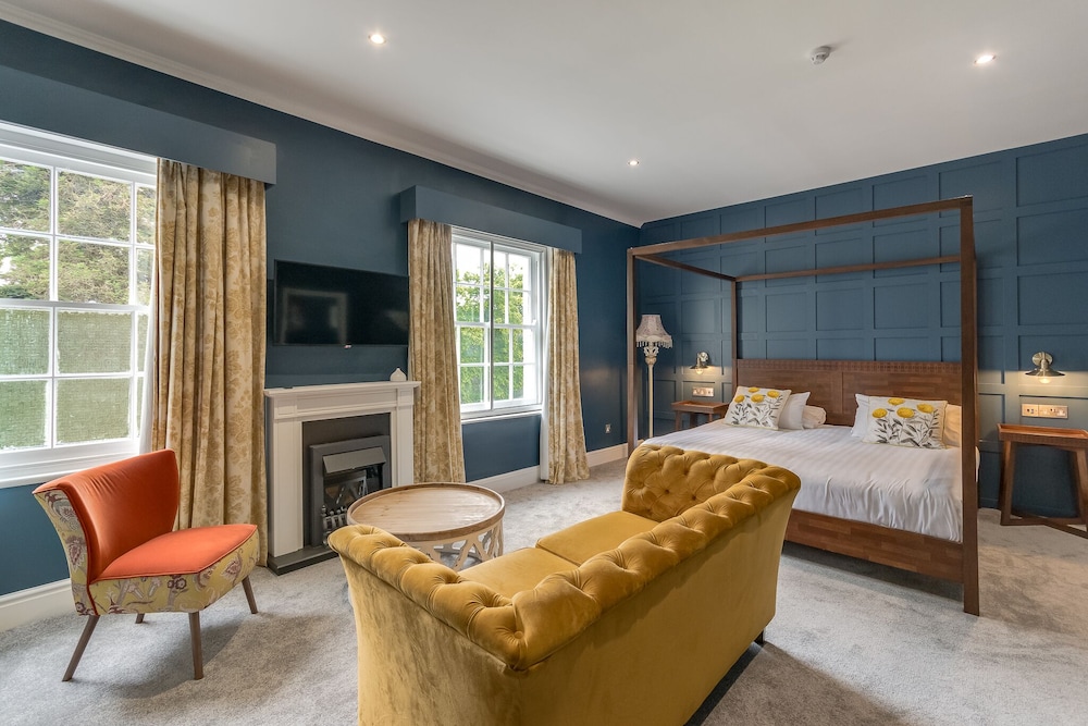 Signature Suite, 1 King Bed, River View