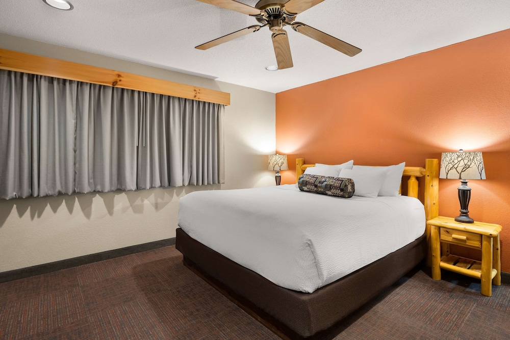 Suite, 1 King Bed, Non Smoking, Jetted Tub (Full Kitchen) photo 3