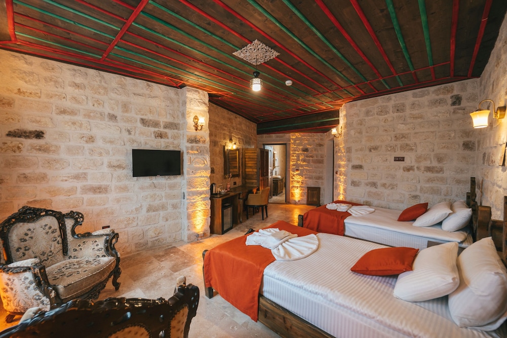 Standard Room, Multiple Beds, Courtyard View photo 2