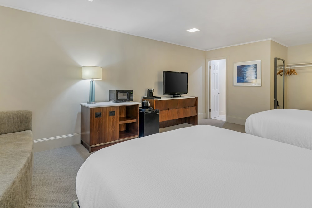 2 Double Bed Efficiency Suite photo 3
