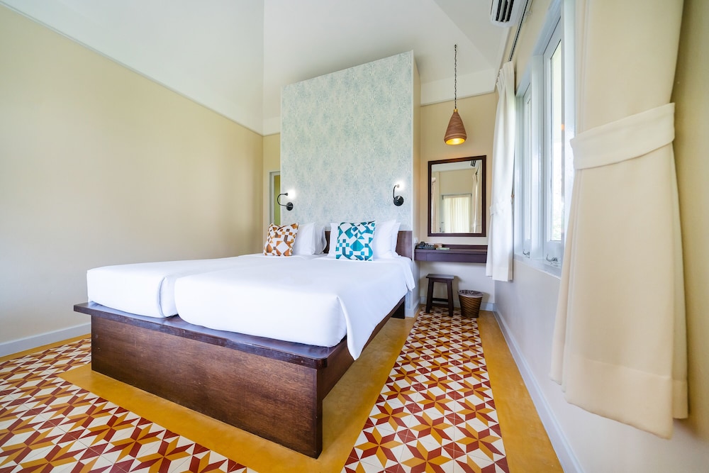 Deluxe Room - Photo 5