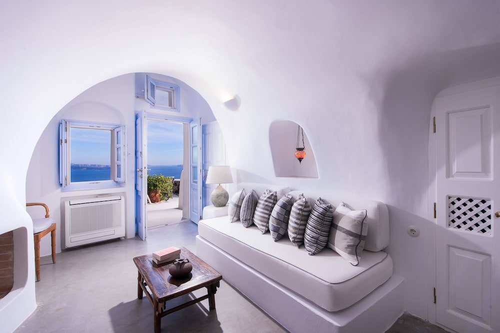 Ligaria Cave Suite with Caldera View - Photo 4