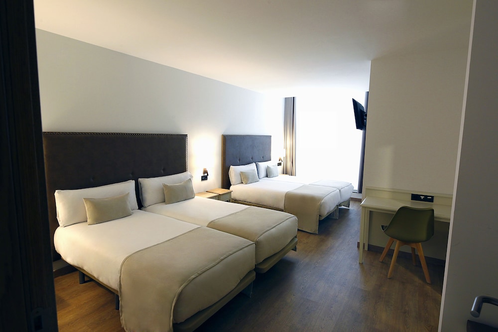 Comfort Room, 3 Twin Beds, Non Smoking