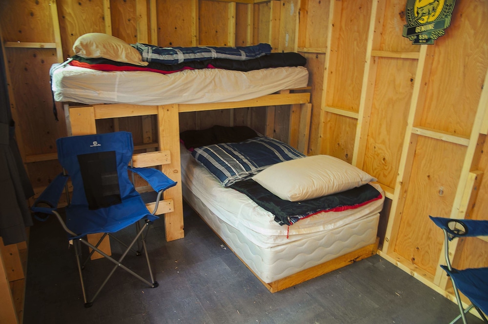 Cabin, 1 Bunk Bed (Outhouse, No Running Water, No Electricity) photo 2